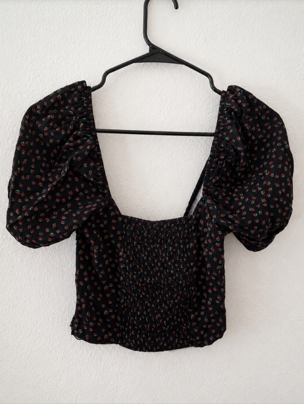Urban Outfitters Strawberry Puff Sleeve Crop Top - Picture 5 of 7